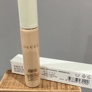 Gucci Éternité de Beauté Foundation in the shade Fair 132W.